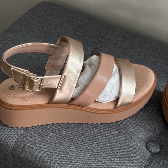 Gianni Bini Metallic Gold and Nude Platform Sandals BRAND NEW 8.5 women - Picture 5 of 9